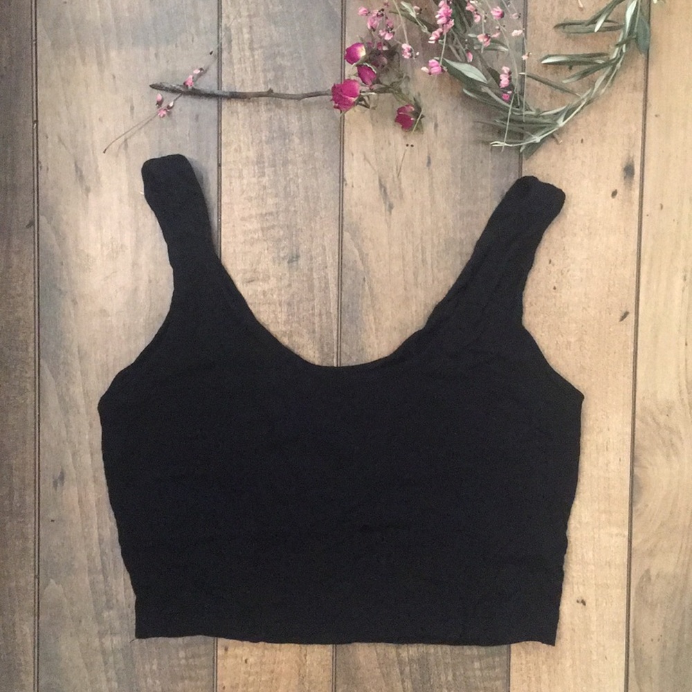 Black tank crop top